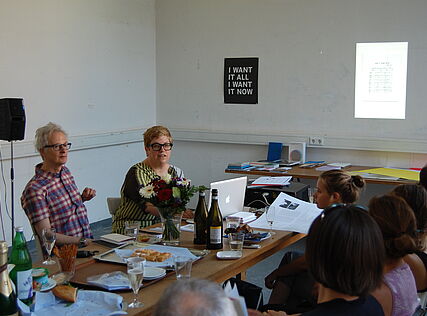 Kathy Slade und Jeff Derksen im Gespräch | Foto: KEX