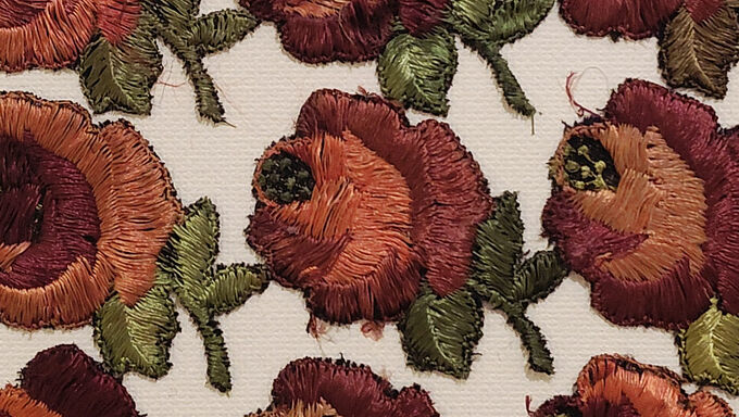 gestickte Blumen auf einem Textil