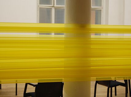 tisch im raum lädt Michael Staab