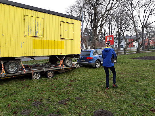 Der Bildungswagen vom Verkäufer fürsorglich aufgeladen