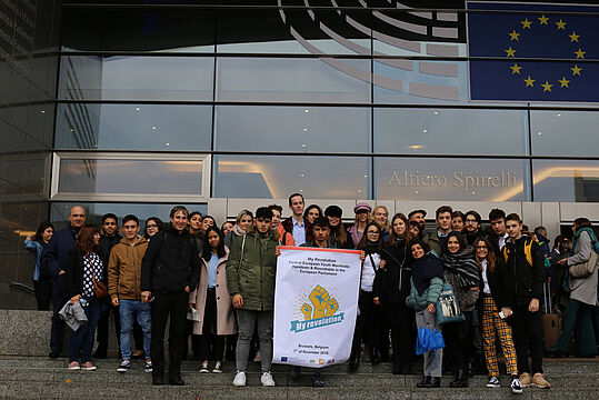 Präsentation des Jugendmanifestes in Brüssel - Gruppenbild