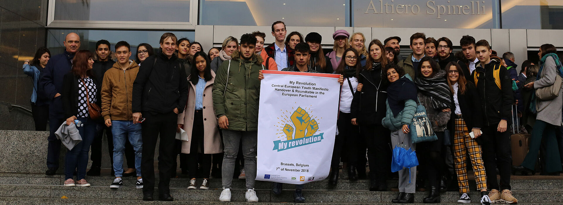 Präsentation des Jugendmanifestes in Brüssel - Gruppenbild