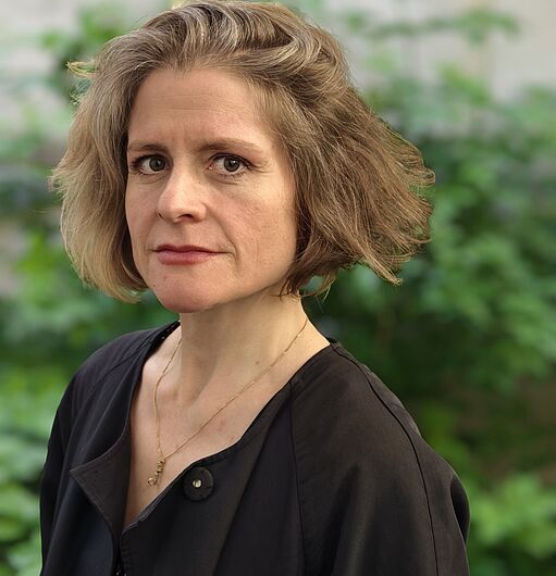 Ein Porträtfoto des Beiratsmitglieds Barbara Mahlknecht. Sie hat dunkelblonde, kinnlange Haare. Sie trägt eine schwarze Bluse.