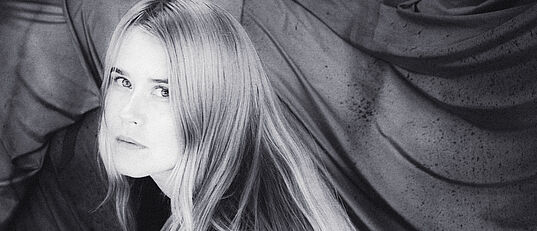 Anna von Hausswolff, schwarz-weiß Portrait von Philip Svensson_7.2.2026 live im WUK