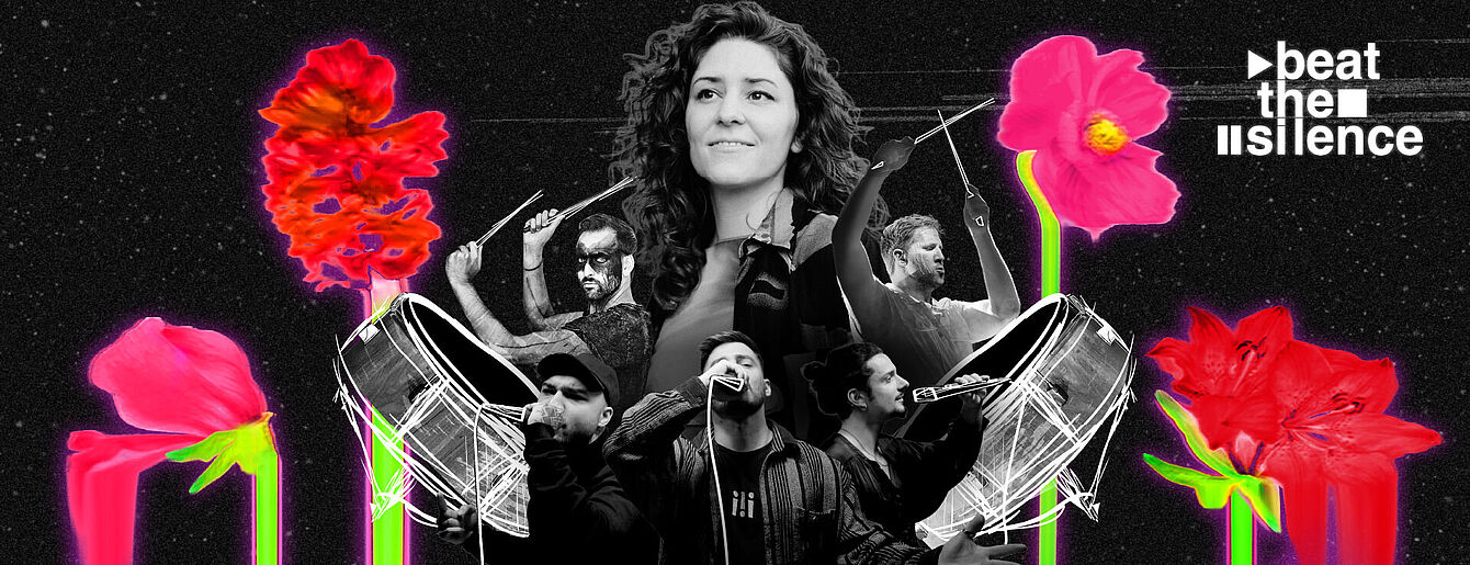 schwarzer Hintergrund mit roten und pinken Blumen, davor Collage der Musiker*innen mit Trommeln und Mikrofonen