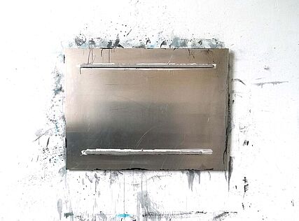 „o.T.“, Wandmalerei, Aluminium, Ausstellungsansicht, „maze“, WUK, 2014