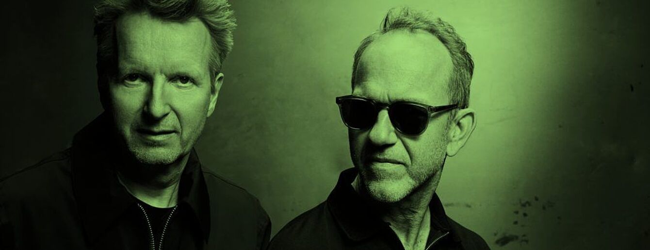 Zwei Männer, der rechte Mann mit Sonnenbrille, auf einem Porträtfoto