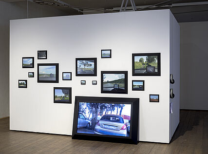 Exhibition view, Johanna Tinzl & Stefan Flunger, Framing the Fringe / La valla es europeo, © Wolfgang Thaler
