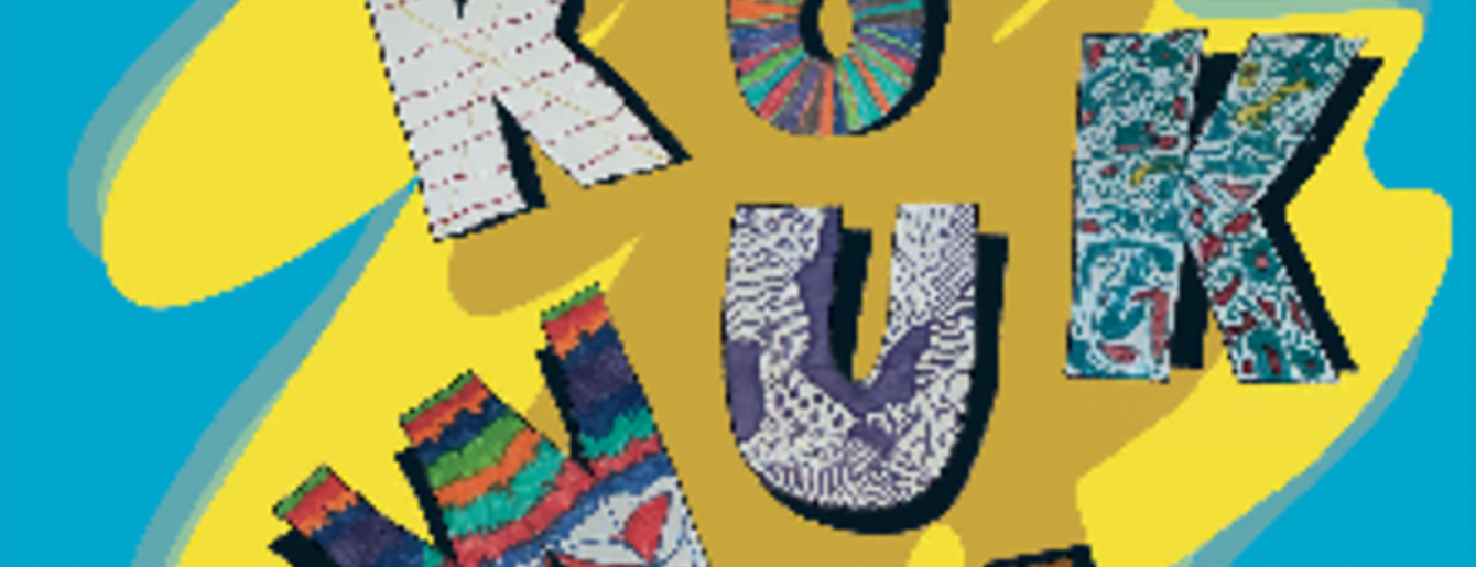 die Buchstaben des Schriftzuges Schukowuki ist über eine gelb-blaue Fläche verteilt. Jeder Buchstabe ist da anders gestaltet