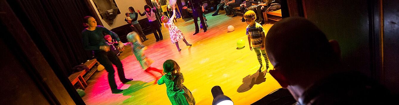 (c) Eva Kelety Der Wiener BabyClub "Shake Baby Shake" (c) Eva Kelety