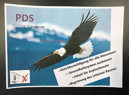 Ein von Jugendlichen gestaltetes Wahlplakat für eine fiktive Partei