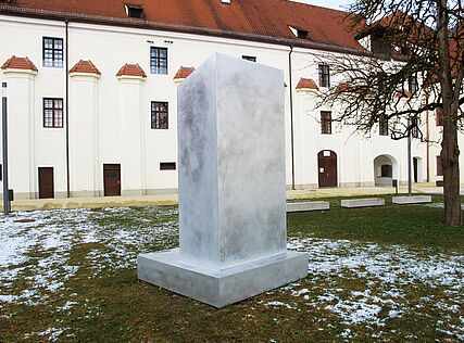 "Rednerpult - The Speaker's Desk", 2012, Schloss Ranshofen, 200x200x340cm, Aluminium