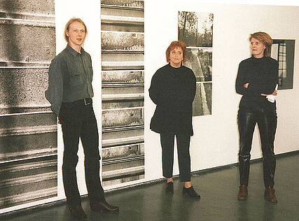 1998: WERKSCHAU III_VALIE EXPORT, v. li.: Klaus Pamminger, VALIE EXPORT, Maren Lübbke-Tidow, Archiv FOTOGALERIE WIEN