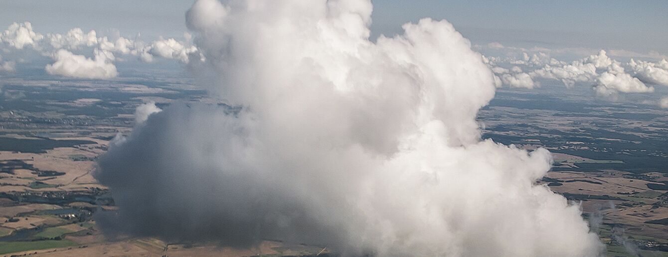 Janina Lange, Shooting Clouds, 2014 HD video (colour), 5:12 min (loop), video still, © Janina Lange
