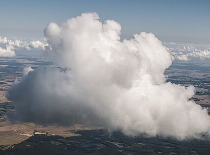 Janina Lange | Shooting Clouds | 2014 | HD video (colour) | 5:12 min (loop) | video still | © Janina Lange